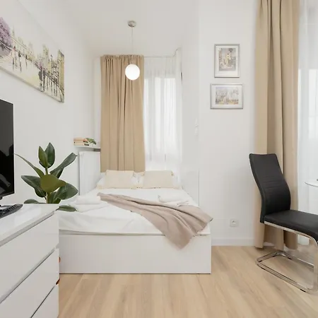 Holzera 3 - Close To Medicover/paley Apartment *