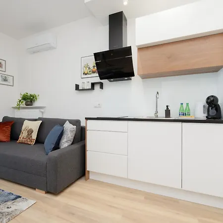 Holzera 3 - Close To Medicover/paley